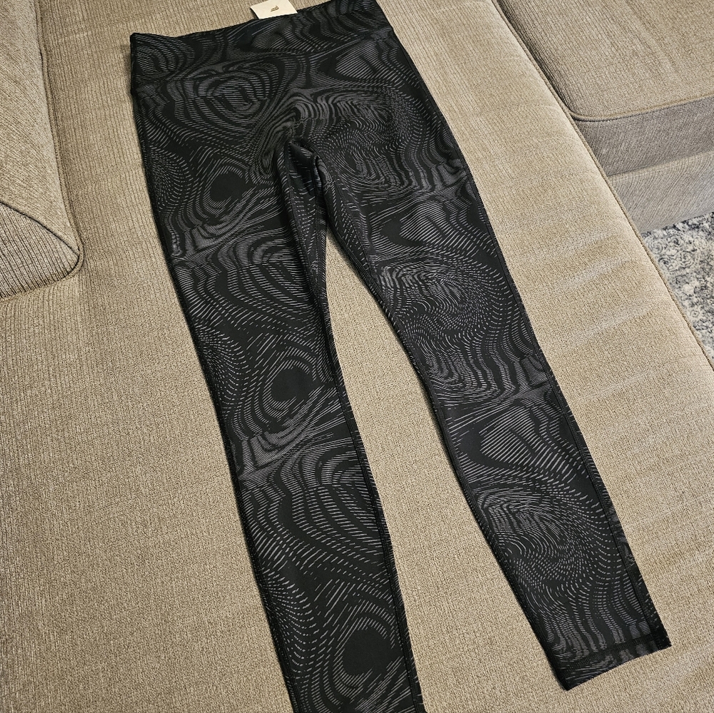 Fabletics Motion 365 Anywhere High Waisted Black Reflective Leggings Size Large - Picture 2 of 7